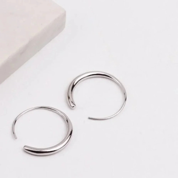 Minimalist Sterling Silver Hoop Circle Earrings - Picture 3 of 6